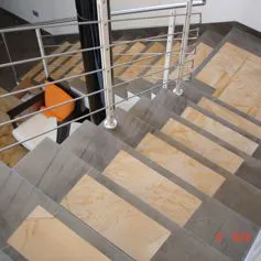 scala di marmo pietra medea